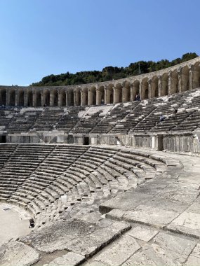 Aspendos veya Aspendus, Antalya 'nın antik bir Greko-Roma kenti. Roma su kemeri. Türkiye 'nin Aspendos antik kentinde amfitiyatro