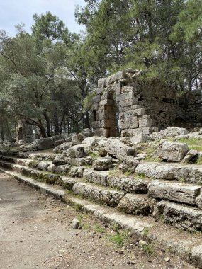 Şehir 7. Yüzyılda Rodezyalılar tarafından kuruldu. Phaselis aynı zamanda antik bir liman kentidir. Antik Phaselis, Antalya 'nın manzarası