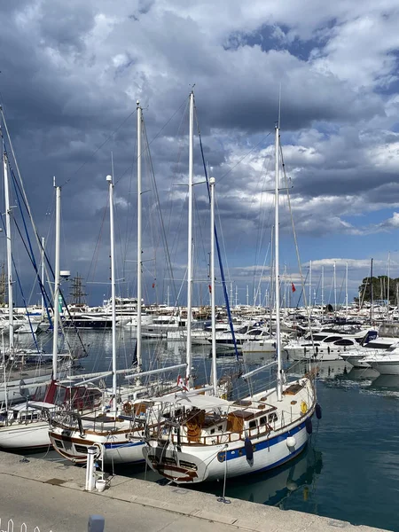 Türkiye Nin Antalya Ilinin Kemer Limanındaki Beyaz Yatlar Akdeniz Kemer — Stok fotoğraf