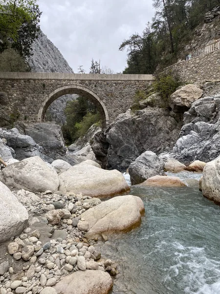 Ponte Romana Antiga Sobre Rio Montanha Kemer Turquia Desfiladeiro Montanha — Fotografia de Stock