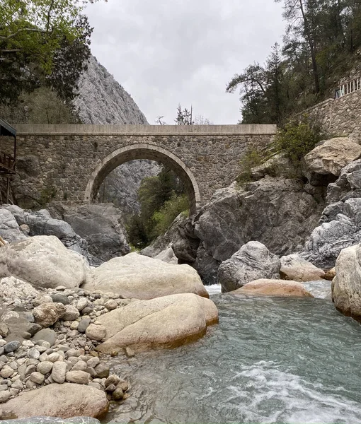 Ősi Római Híd Egy Hegyi Folyó Felett Kemerben Törökországban Árnyas — Stock Fotó