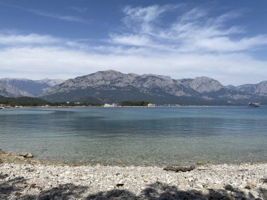 Akdeniz kıyıları Kemer, Antalya ilinin sahil beldesi ve ilçesi Akdeniz kıyısında Türkiye kıyıları