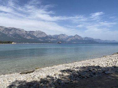 Akdeniz kıyıları Kemer, Antalya ilinin sahil beldesi ve ilçesi Akdeniz kıyısında Türkiye kıyıları