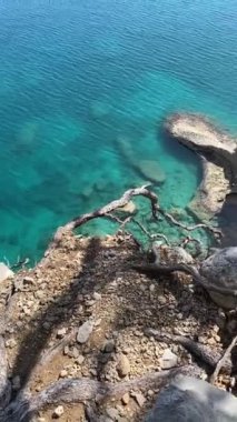 Akdeniz kıyıları Kemer, Antalya ilinin sahil beldesi ve ilçesi Akdeniz kıyısında Türkiye kıyıları