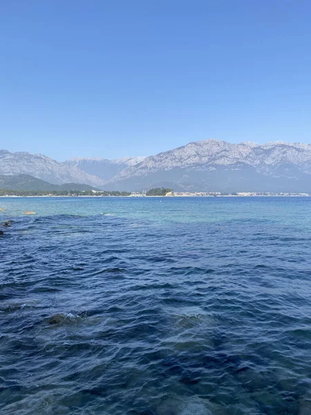 Akdeniz kıyıları Kemer, Antalya ilinin sahil beldesi ve ilçesi Akdeniz kıyısında Türkiye kıyıları