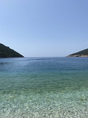Kas, Antalya, Türkiye 'den panoramik tropikal deniz, koy ve sahil manzarası. Tatil, seyahat ve turizm konsepti. Finike - Demre.