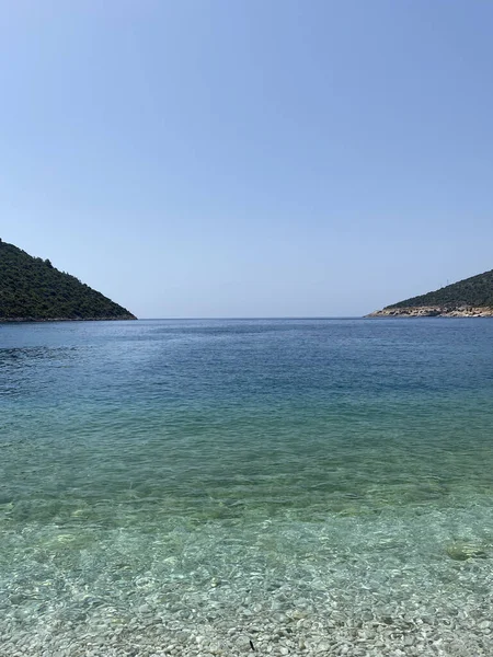 Kas, Antalya, Türkiye 'den panoramik tropikal deniz, koy ve sahil manzarası. Tatil, seyahat ve turizm konsepti. Finike - Demre.