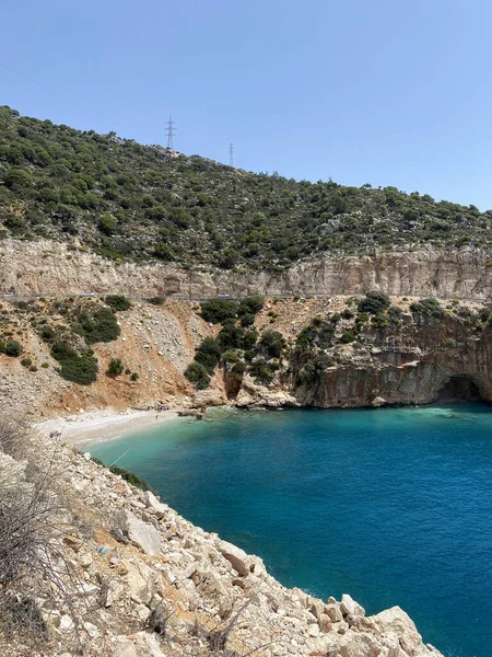 Kas, Antalya, Türkiye 'den panoramik tropikal deniz, koy ve sahil manzarası. Tatil, seyahat ve turizm konsepti. Finike - Demre.