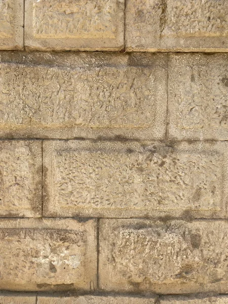 在米拉古城 历史石碑面对着浮雕和古老的剧场 土耳其安塔利亚Demre的Lycia地区的采石场遗址 Lycian石刻墓葬考古遗址 — 图库照片