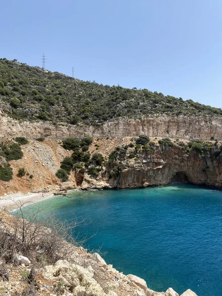 Kas, Antalya, Türkiye 'den panoramik tropikal deniz, koy ve sahil manzarası. Tatil, seyahat ve turizm konsepti. Finike - Demre.