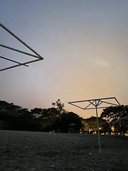 Hintergrund Mit Liegestühlen Bei Sonnenuntergang Reisekonzept Sommerhintergrund — Stockfoto