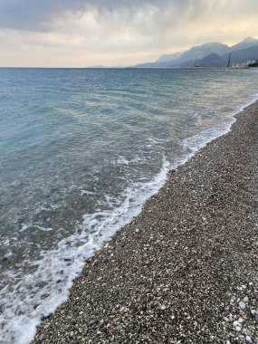 ANTALYA, TURKEY - Ünlü Konyaalti Sahili manzarası bulutlu bir yaz gününde.