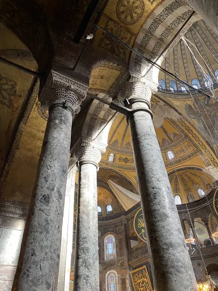 Sophie Katedrali, Ayasofya, İstanbul, Türkiye - Sophie Camii 'nin içinde 