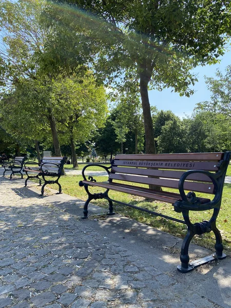 Banco Parque Ciudad Estambul Lugares Públicos Bancos Vacíos Pasarela Park —  Fotos de Stock