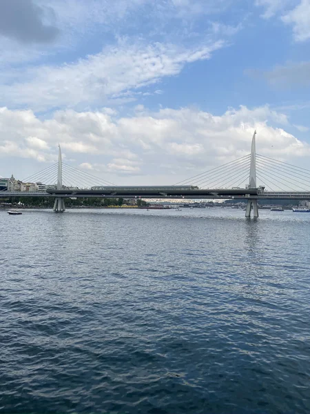 Έμεινε Καλωδιακή Γέφυρα Μετρό Στην Κωνσταντινούπολη Της Τουρκίας Γέφυρα Γκόλντεν — Φωτογραφία Αρχείου