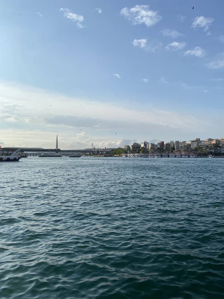 Stanbul Türkiye Stanbul Türkiye Deki Galata Köprüsünde Olta Taşıyan Balıkçılar — Stok fotoğraf