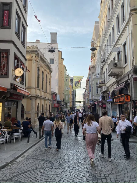 Istanbul Türkei Touristen Gehen Der Wichtigsten Touristenstraße Istiklal Spazieren Istiklal — Stockfoto