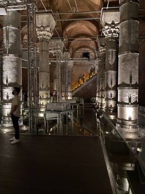 Theodosius Cistern 'li erefiye Cistern Bizans döneminden kalma bir binadır. İstanbul, Türkiye 'de yer alan antik Konstantinopolis sarnıçlarından biri olan Türkiye istanbul Fatih.