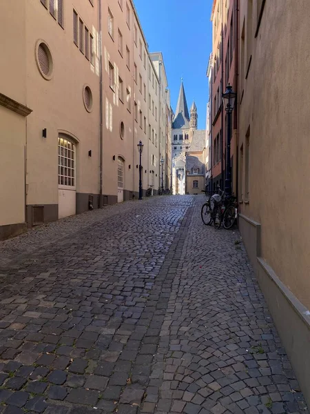 View Narrow Lane Old Town Cologne Background Tower Great Martin — Stock fotografie