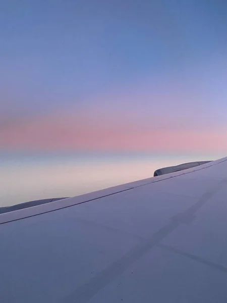 Colorful Sunrise Seen Plane Window Sun Raising Clouds Painting Them — Stock Photo, Image