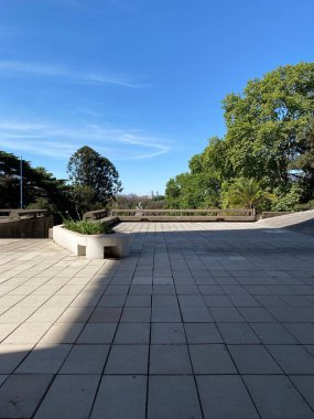 Ulusal Kütüphane - Buenos Aires, Arjantin, benzersiz mimari özelliklere sahip modern bir binada yer almaktadır.