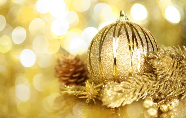 Decorações de Natal dourado — Fotografia de Stock
