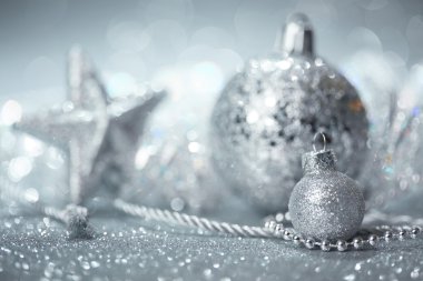 Gümüş Noel süslemeleri