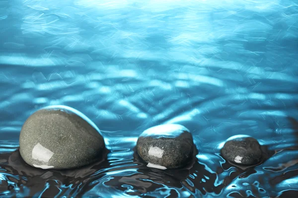 Piedras en el agua — Foto de Stock
