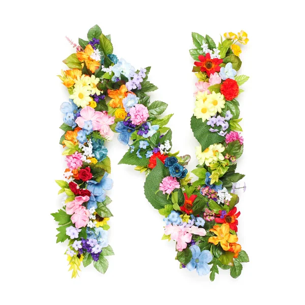Litery wykonane z liści i kwiatów — Zdjęcie stockowe