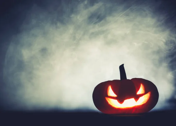 Τρομακτικό Halloween Jack Lantern Κολοκύθα Σκαλιστά Τρομακτικό Χαμόγελο Πρόσωπο Λάμπει — Φωτογραφία Αρχείου
