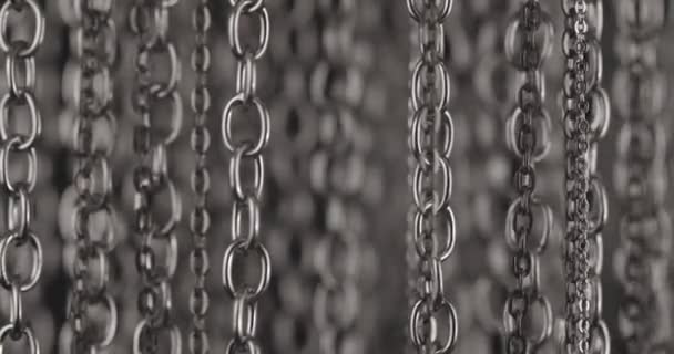 Třesoucí Kovové Řetězy Visící Svisle Pozadí — Stock video