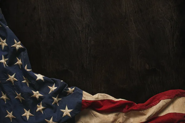 Vintage Amerikaanse Vlag Verkreukeld Versleten Houten Ondergrond Blanco Kopieerruimte Voor — Stockfoto