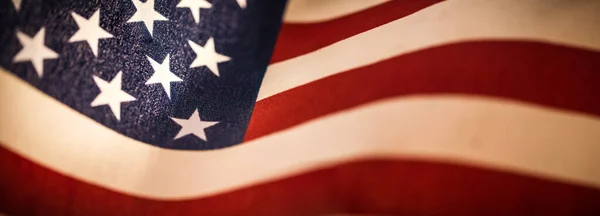 アメリカの旗を振ってのアメリカの旗の背景 7月4日 記念日 退役軍人の日 または他の愛国的なお祝いのために — ストック写真