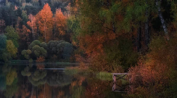 Autumn Landscape Evening Lake Surrounded Colorful Trees Small Pier — Photo