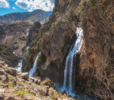 Aladaglar Milli Parkı, Tuaruz Dağları 'nda Eşsiz Kapuzbasi Şelaleleri