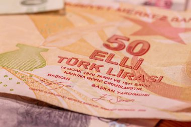 Türk Lirası 'ndan bir kompozisyon. Konuları iş, bankacılık, medya vb olarak resmetmek için büyük seçenekler sunan banknotları deneyin.