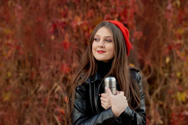 Beautiful Stylish Young Woman Black Leather Jacket Standing Posing Autumn — Stockfoto