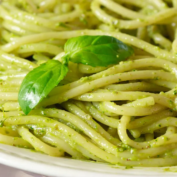 Espaguetis de pesto . — Foto de Stock