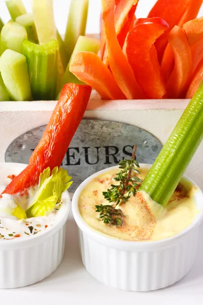 Vegetables and dip. — Stock Photo, Image