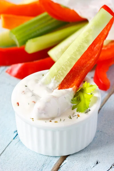 Verduras y dip . —  Fotos de Stock