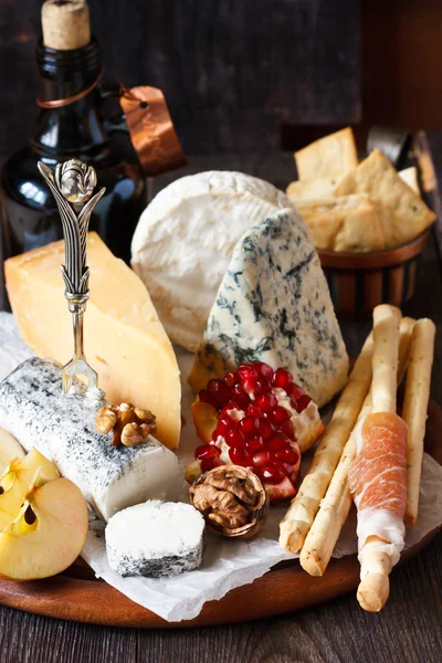 Cheese platter. — Stock Photo, Image