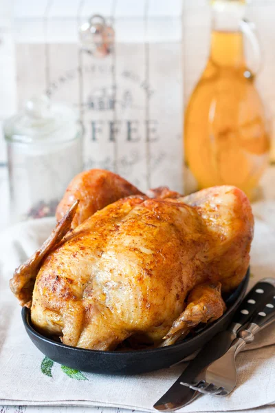 Whole roasted chicken — Stock Photo, Image