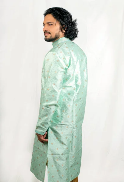 Young Indian Male Wearing Green Kurta Side Pose — Stock fotografie