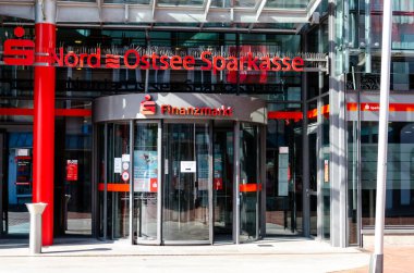 Schleswig, Almanya - 03 Eylül 2021: Alman Tasarruf Bankası (Nord-Ostsee Sparkasse)