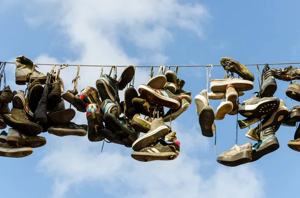 Flensburg Germany September 2021 Shoes Hanging Wire Streetart Purpose Flensburg — Stock Photo, Image