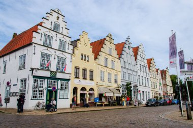 Friedrichstadt, Almanya - 06 Eylül 2021: Friedrichstadt Pazar Meydanı (Friedrichstadt Marktplatz)