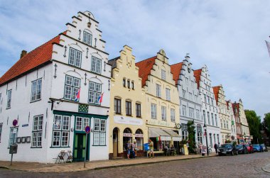Friedrichstadt, Almanya - 06 Eylül 2021: Friedrichstadt Pazar Meydanı (Friedrichstadt Marktplatz)