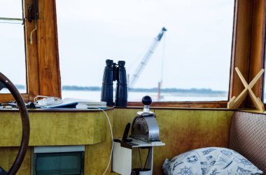 Kappeln, Almanya - 07 Eylül 2021: Gemi kaptanının kamarası