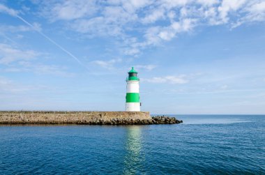 Baltık Denizi 'nin batı kıyısındaki Schleimnde Deniz Feneri, denizden Schlei' ye girişi gösterir. Şamandıra 1871 'de inşa edildi.