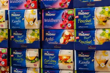 Soest, Almanya - 11 Eylül 2021: Messmer çayı (Memer Tee) mağazada satılıktır